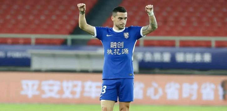 引进后腰球, 表现