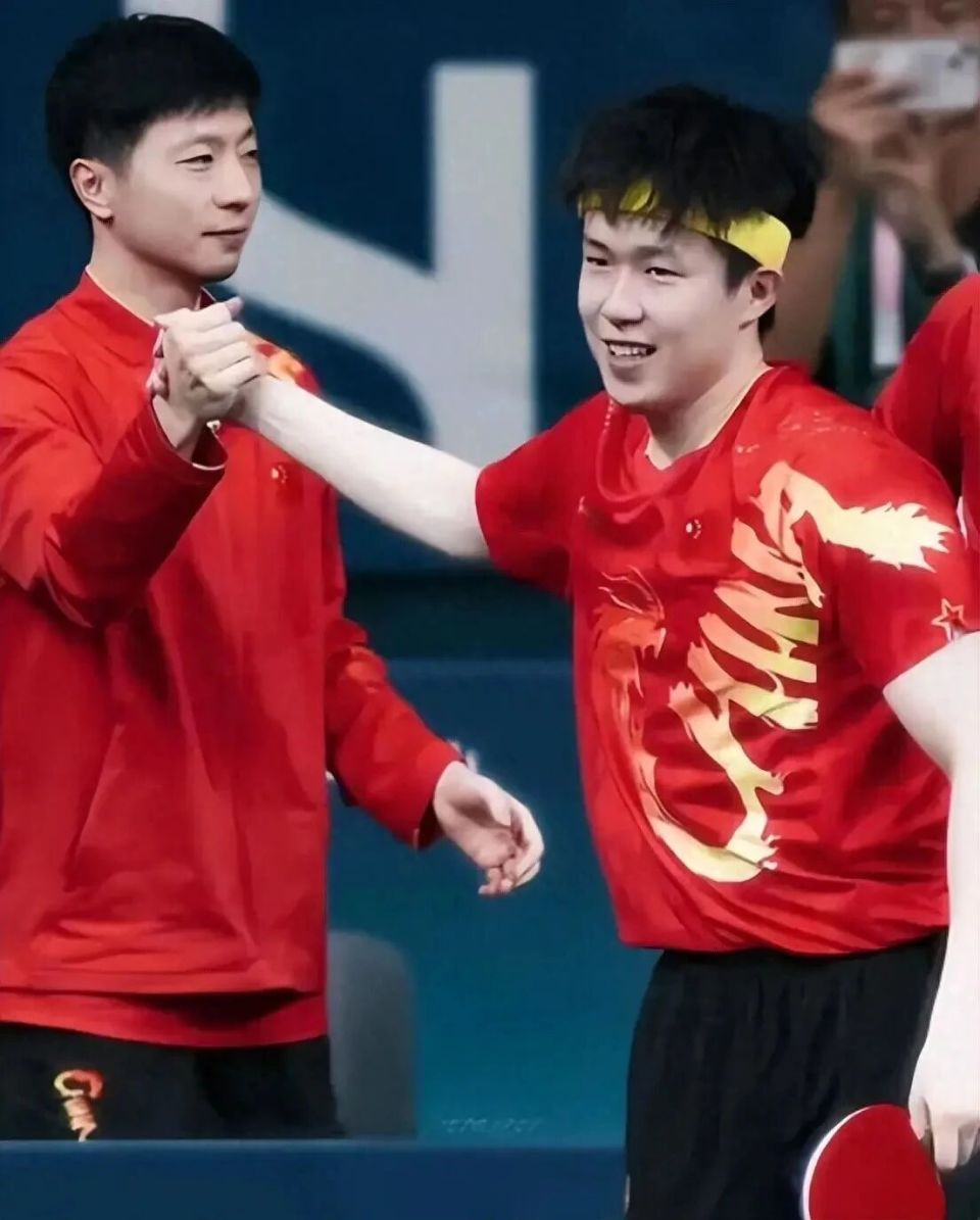 现在的马龙, 地方学校捐